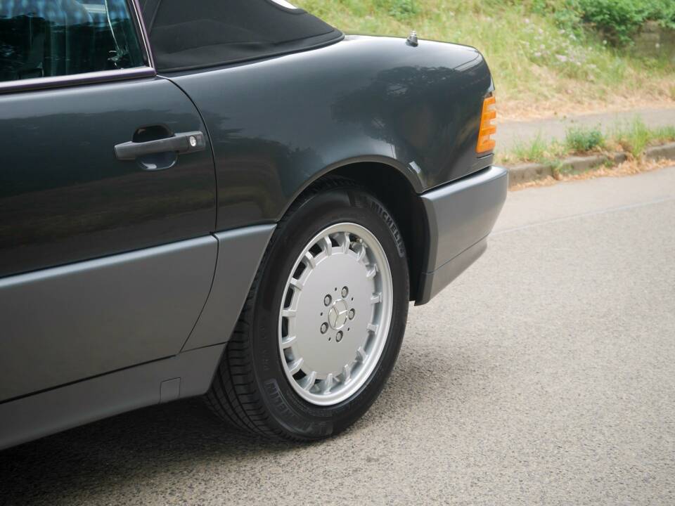 Immagine 8/47 di Mercedes-Benz 500 SL (1900)