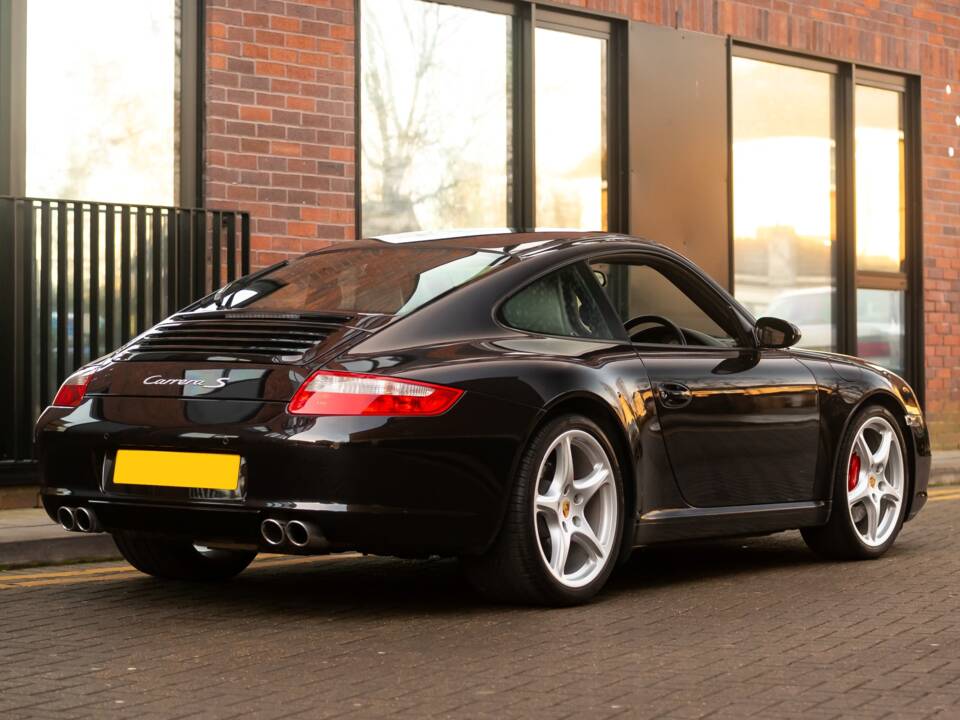 Image 2/28 of Porsche 911 Carrera S (2007)