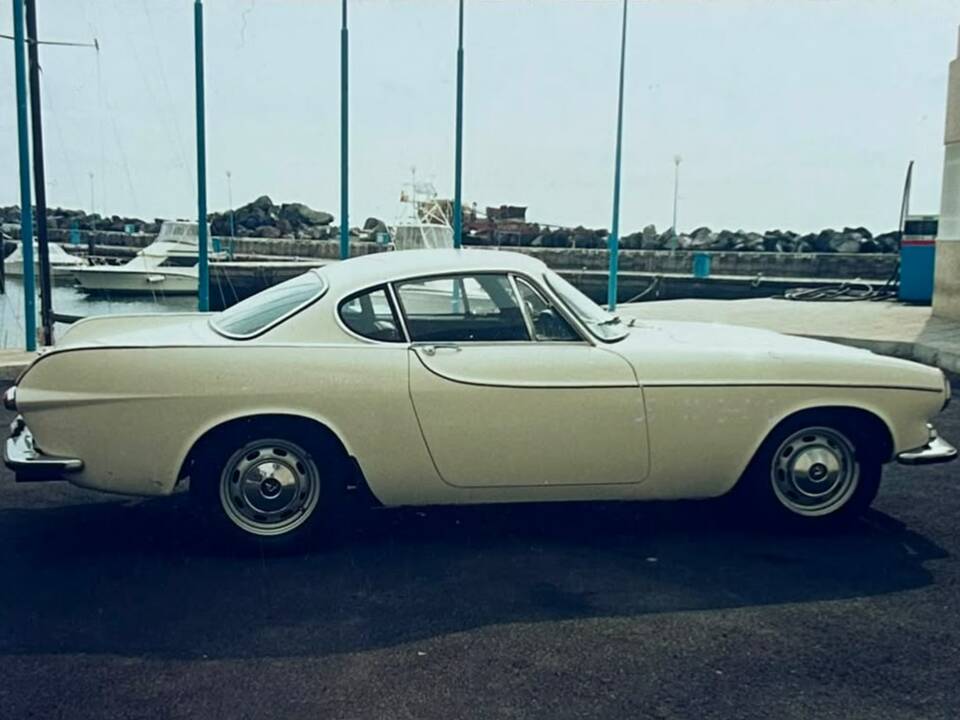 Image 2/8 of Volvo 1800 S (1966)