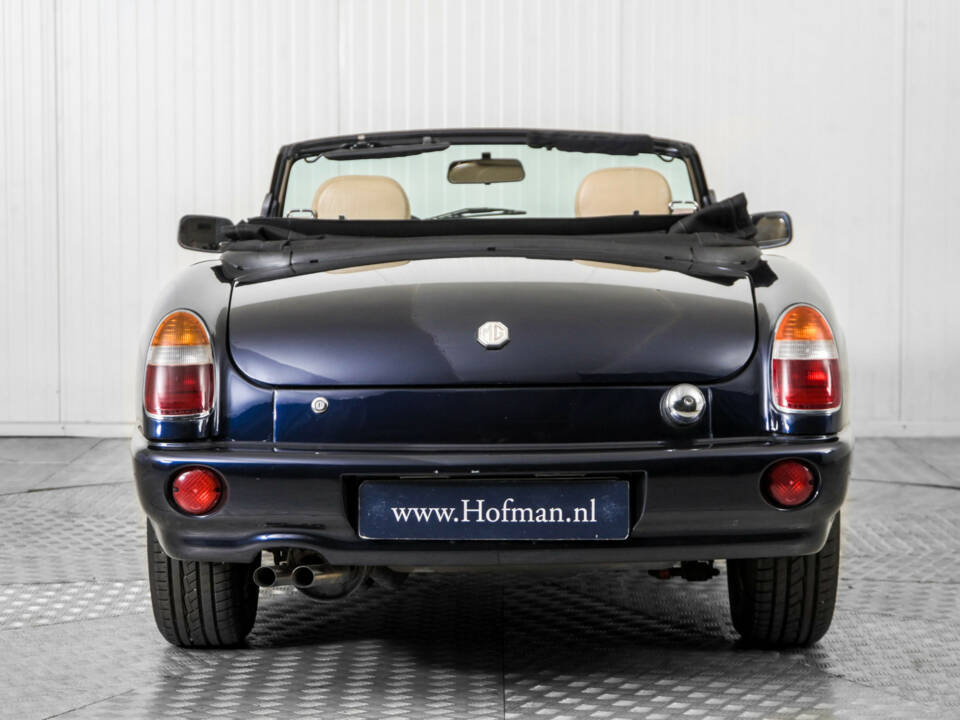 Immagine 11/50 di MG RV8 (1991)