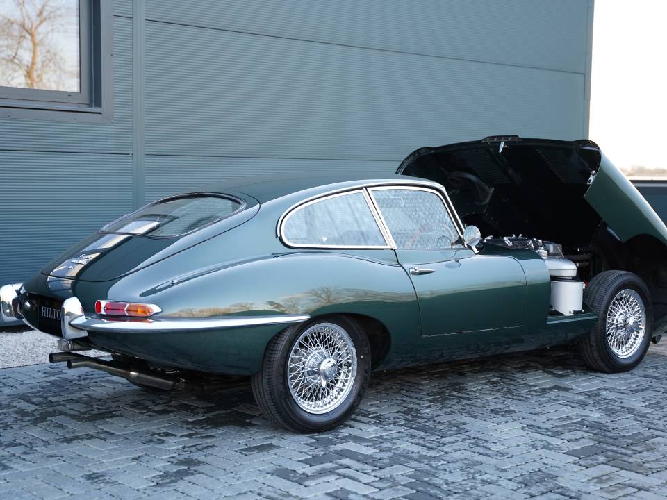 Image 43/50 de Jaguar E-Type 4.2 (1967)