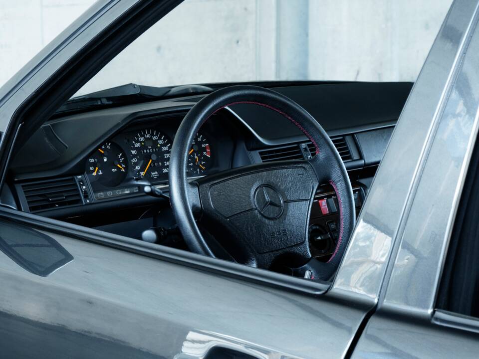 Bild 33/50 von Mercedes-Benz E 500 (1993)