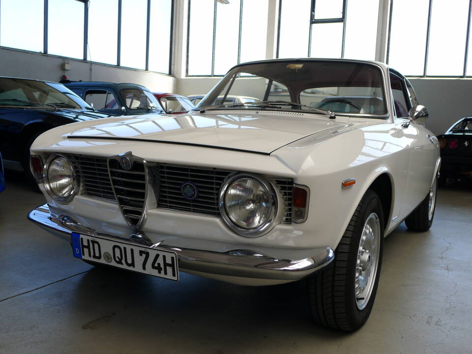 Imagen 25/40 de Alfa Romeo Giulia 1600 Sprint GT (1965)