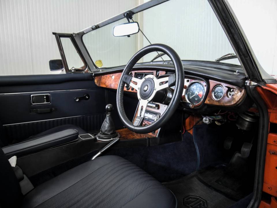 Bild 15/50 von MG MGB (1972)