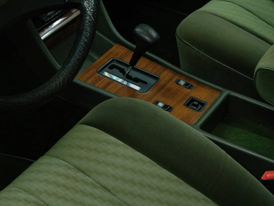 Bild 38/50 von Mercedes-Benz 280 SE (1984)