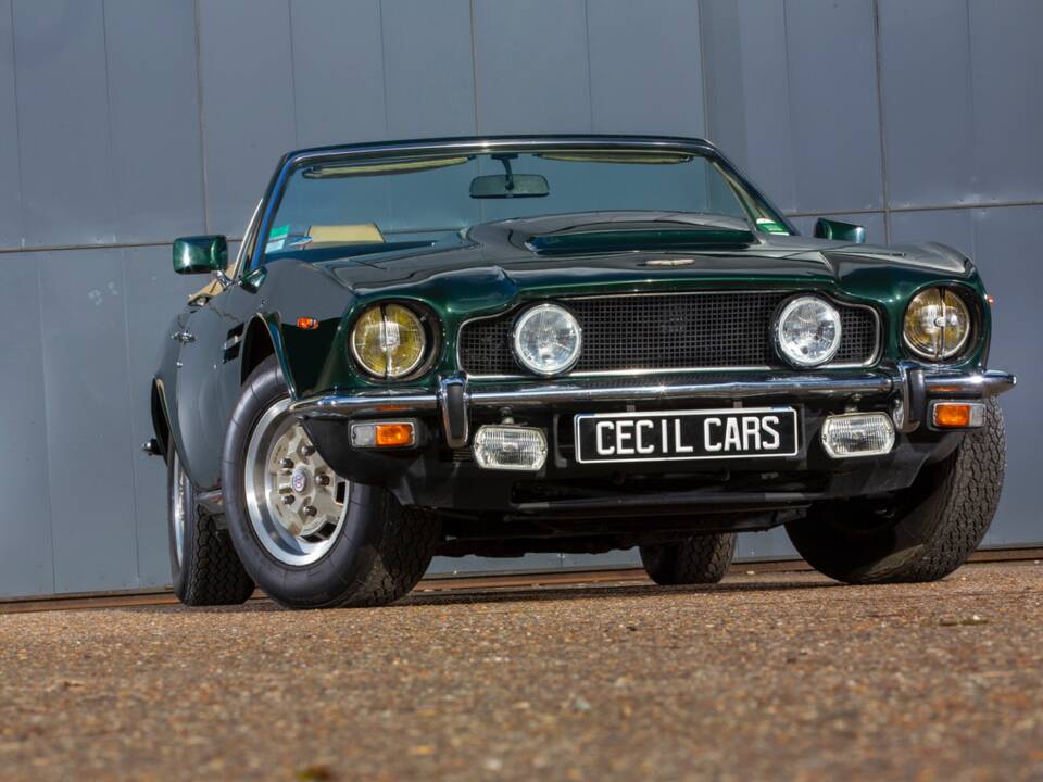 Image 3/20 of Aston Martin V8 (1981)