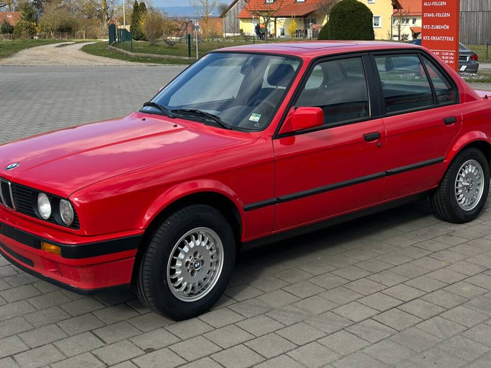 Image 2/6 of BMW 316i (1989)