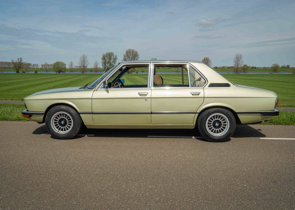 Image 3/8 de BMW 520/6 (1978)
