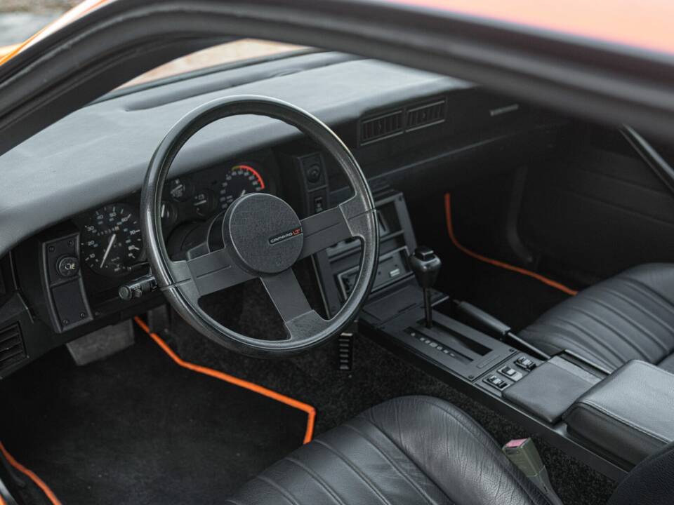 Image 33/50 of Chevrolet Camaro Z28 (1992)