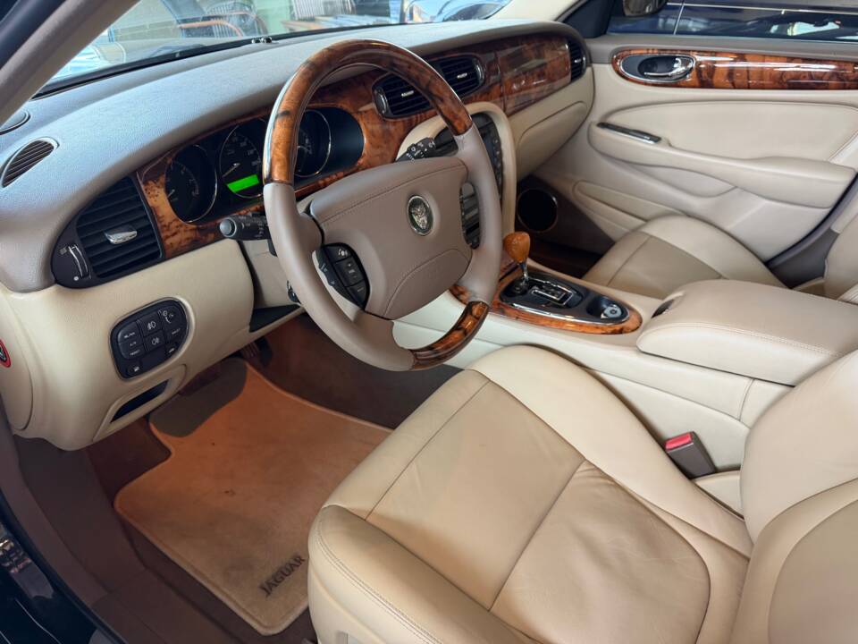 Image 15/19 de Jaguar XJ6 3.0 (2005)