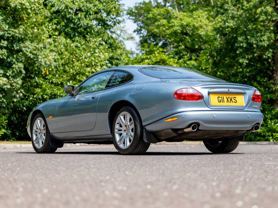 Image 3/37 of Jaguar XKR (2003)