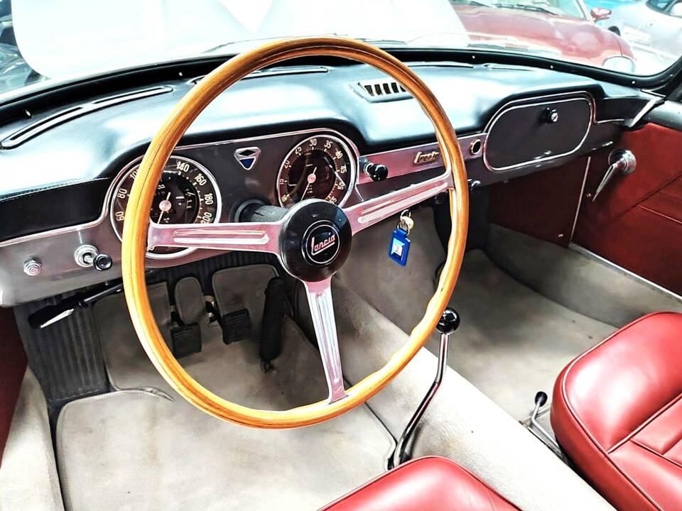 Afbeelding 35/55 van Lancia Flaminia GT 2.5 3C Touring (1963)