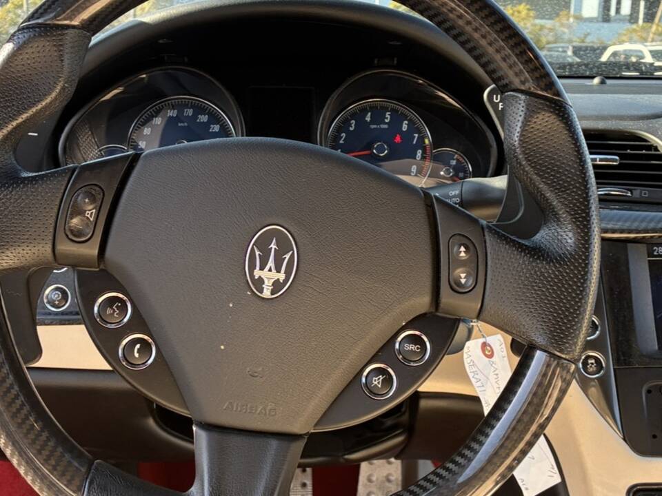 Image 22/54 of Maserati GranCabrio Sport (2015)