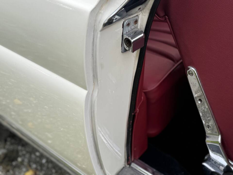 Image 24/132 of Mercedes-Benz 220 SE b (1963)