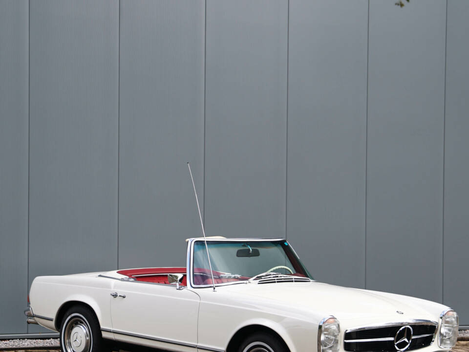 Image 9/56 de Mercedes-Benz 280 SL (1969)