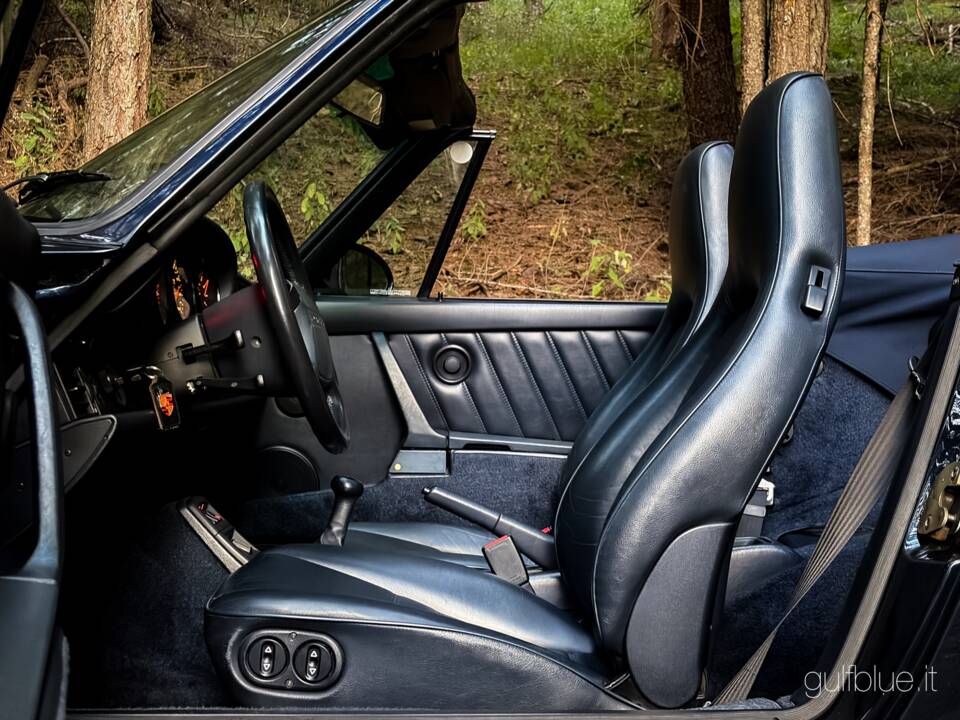 Image 18/42 of Porsche 911 Carrera 2 (1991)