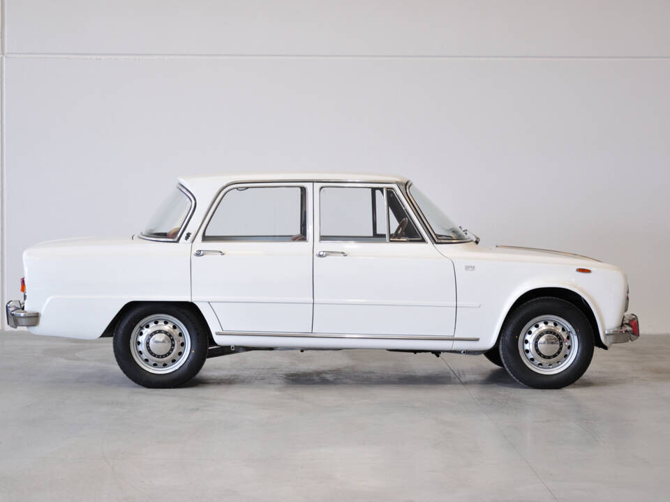 Image 43/63 of Alfa Romeo Giulia 1600 Super Biscione (1969)