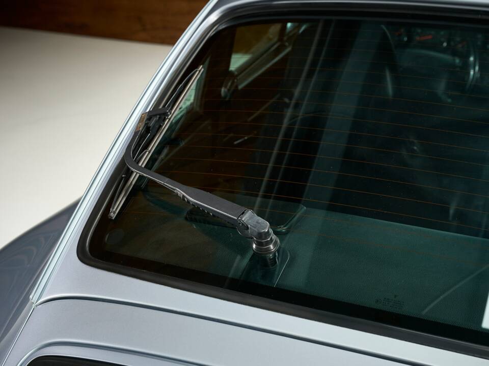 Image 35/36 de Porsche 911 Carrera (1995)