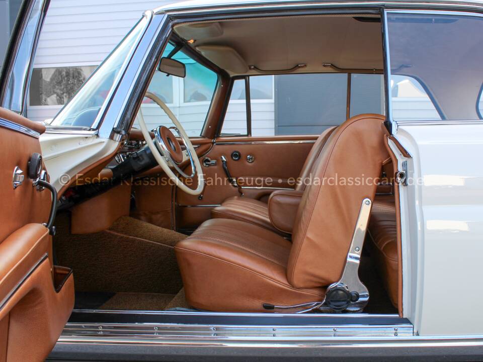 Image 20/32 of Mercedes-Benz 250 SE (1967)