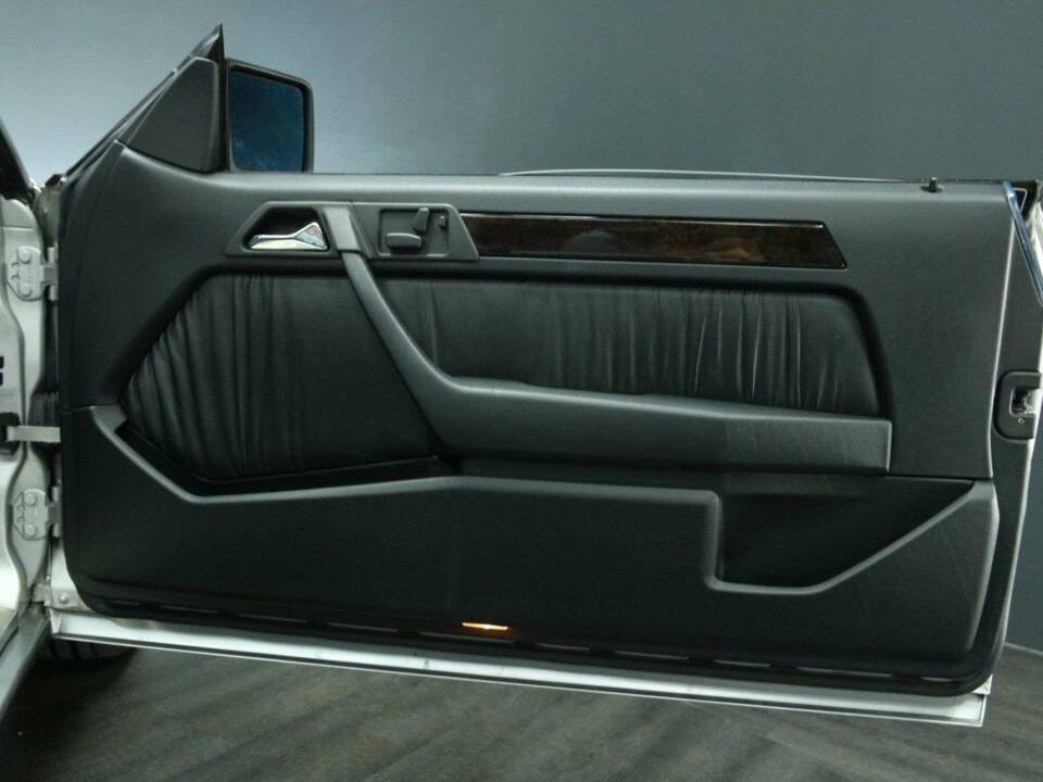 Immagine 21/30 di Mercedes-Benz E 320 &quot;Final Edition&quot; (1997)