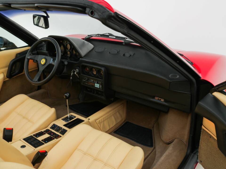 Image 13/20 of Ferrari 328 GTS (1986)