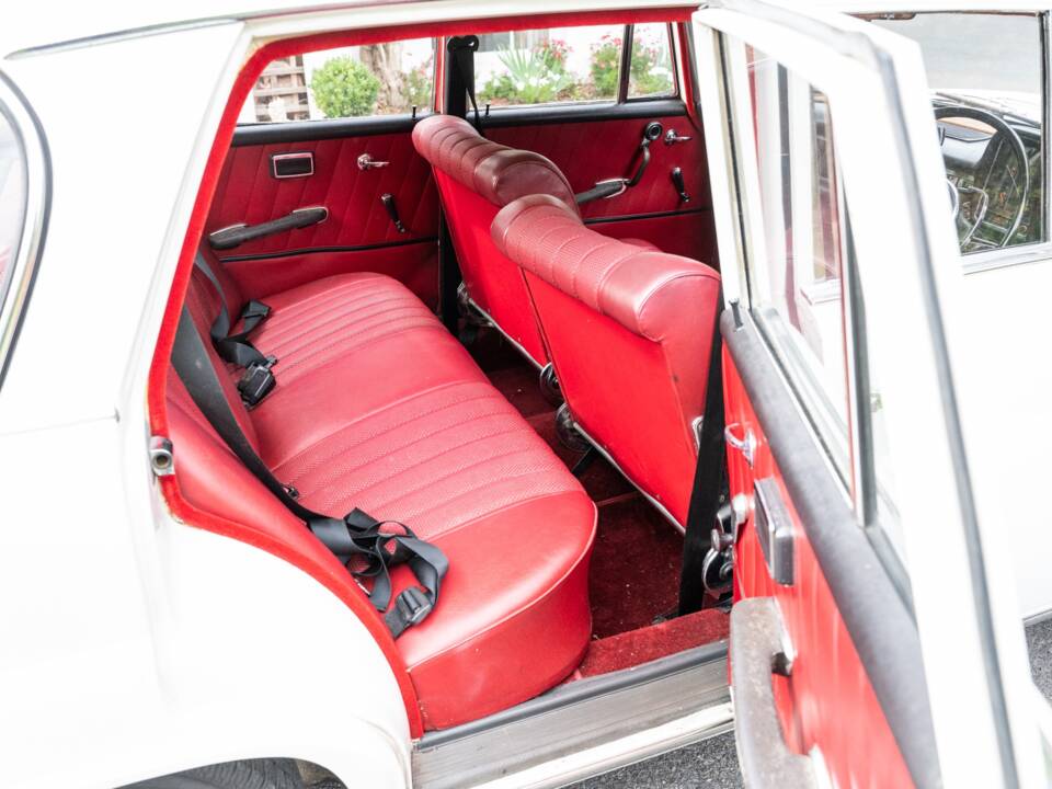 Image 22/35 of Mercedes-Benz 190 c (1965)