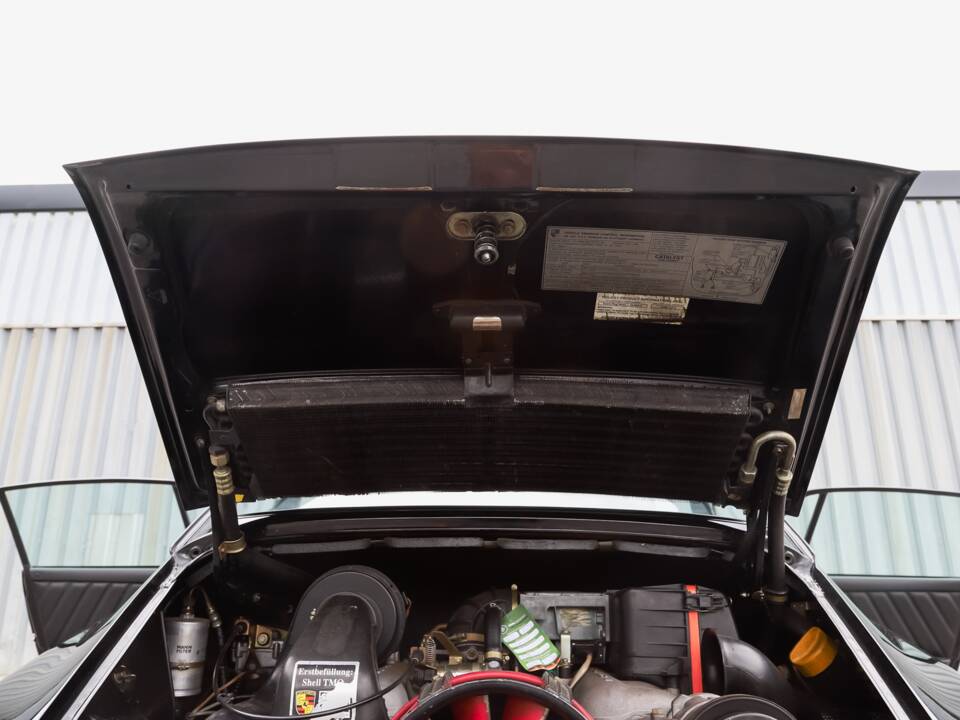 Image 55/108 de Porsche 911 Carrera 3.2 (1989)