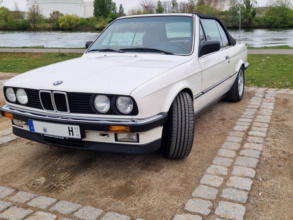 Immagine 1/19 di BMW 325i (1987)