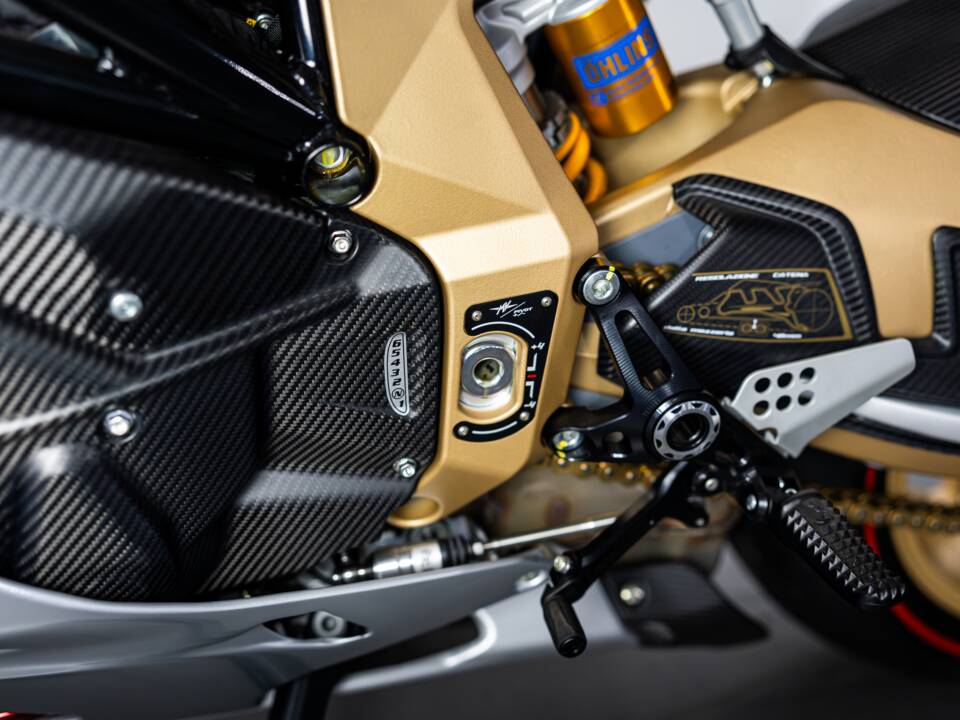 Bild 12/38 von MV Agusta DUMMY (2011)