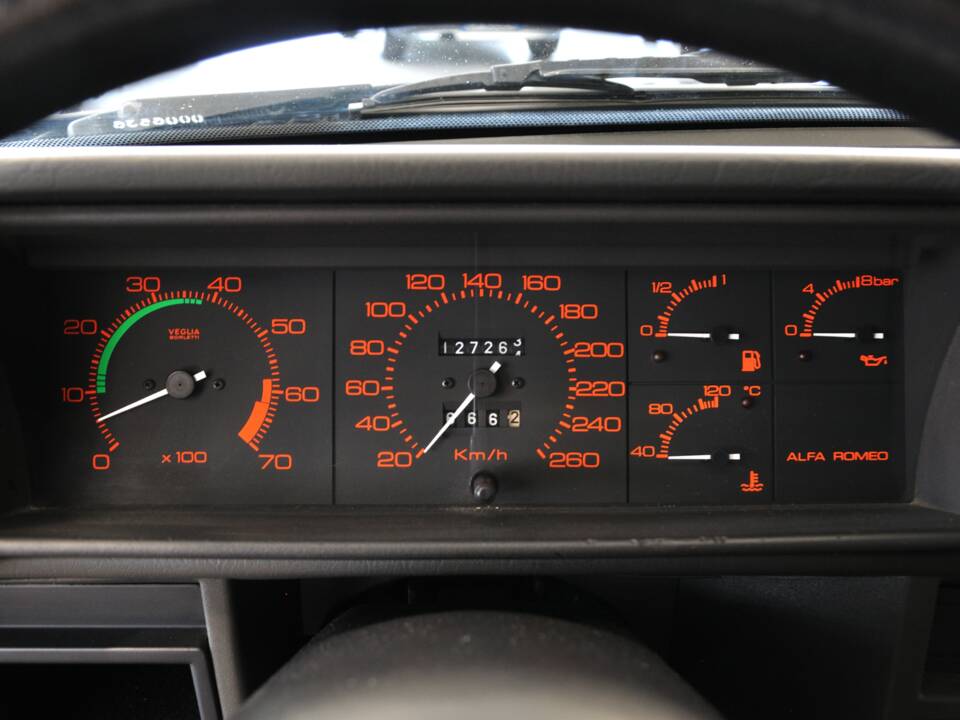 Image 18/34 de Alfa Romeo 75 2.0 Twin Spark (1987)