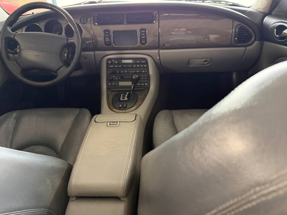 Bild 11/17 von Jaguar XKR (2002)