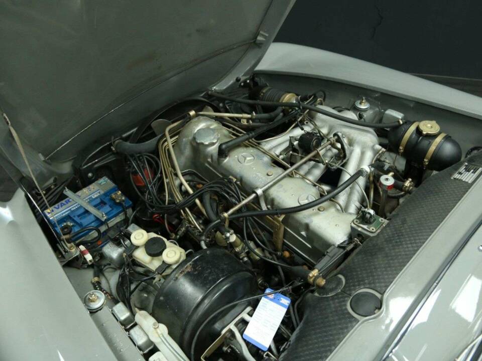 Image 35/50 of Mercedes-Benz 250 SL (1968)