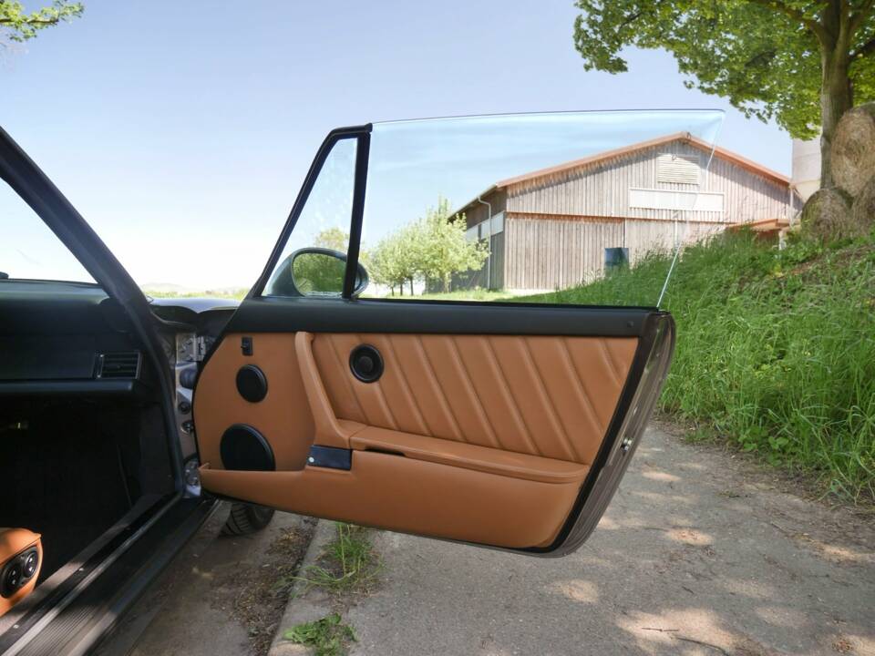 Image 38/42 of Porsche 911 Carrera 2 (1900)