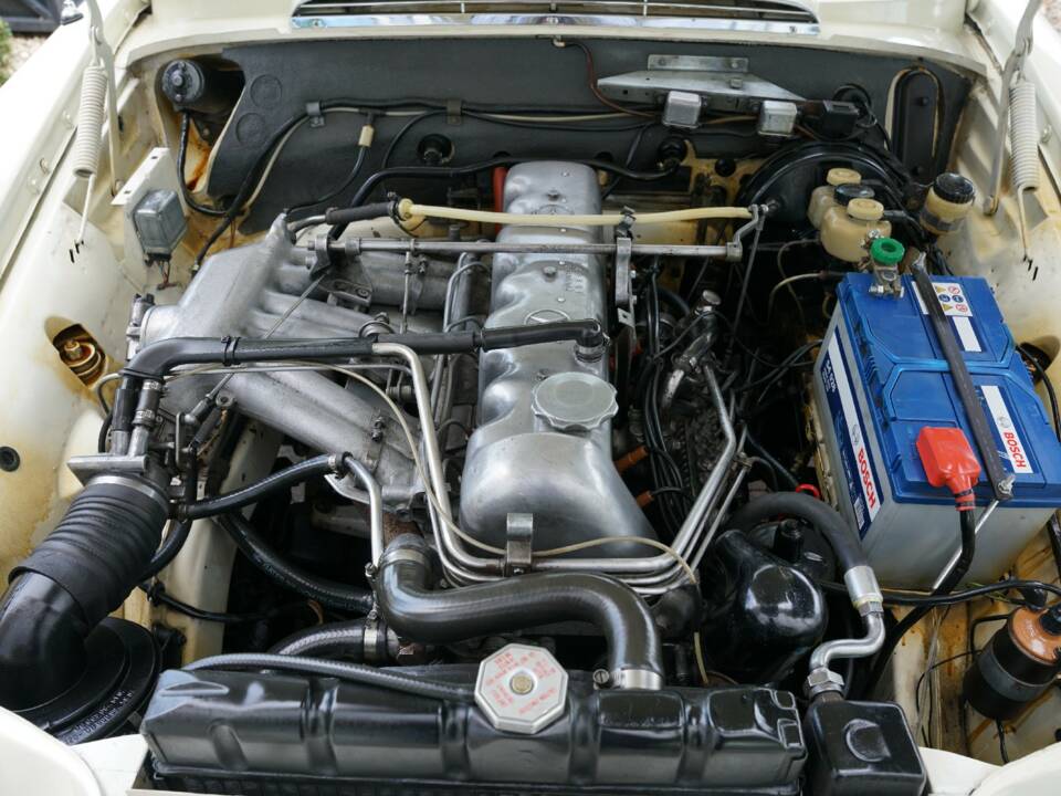 Image 4/50 de Mercedes-Benz 280 SE (1968)