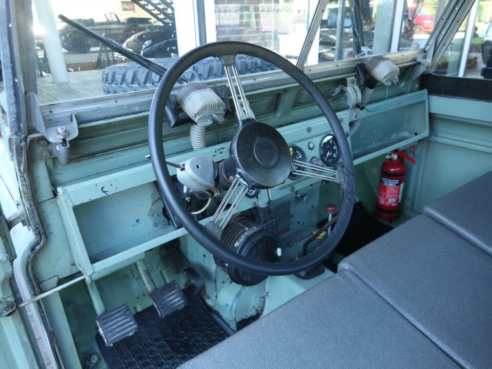 Image 36/50 of Land Rover 88 (1965)