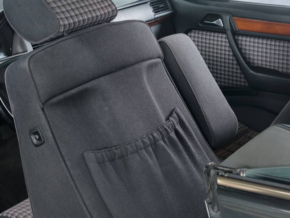 Bild 46/50 von Mercedes-Benz 300 CE (1991)