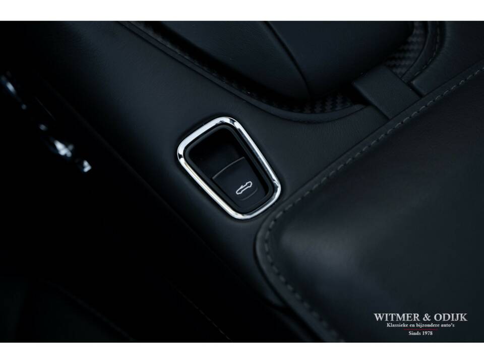 Image 12/41 de Aston Martin DB 11 Volante (2018)