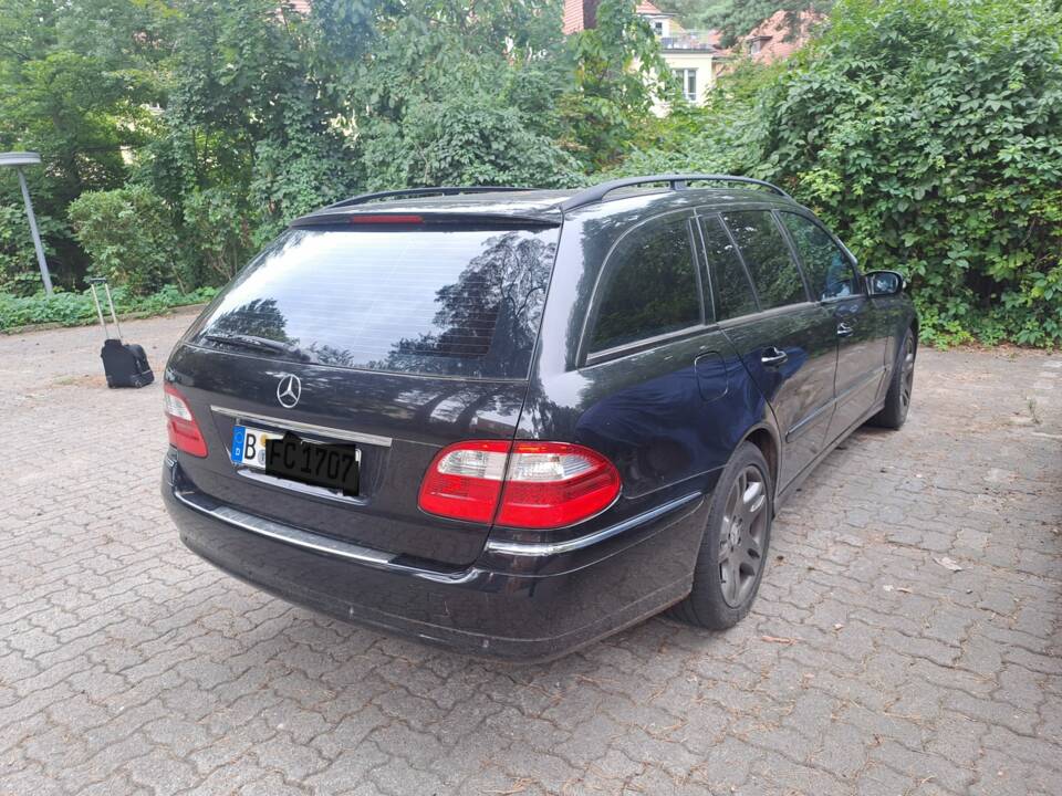 Image 4/8 of Mercedes-Benz E 500 (2004)