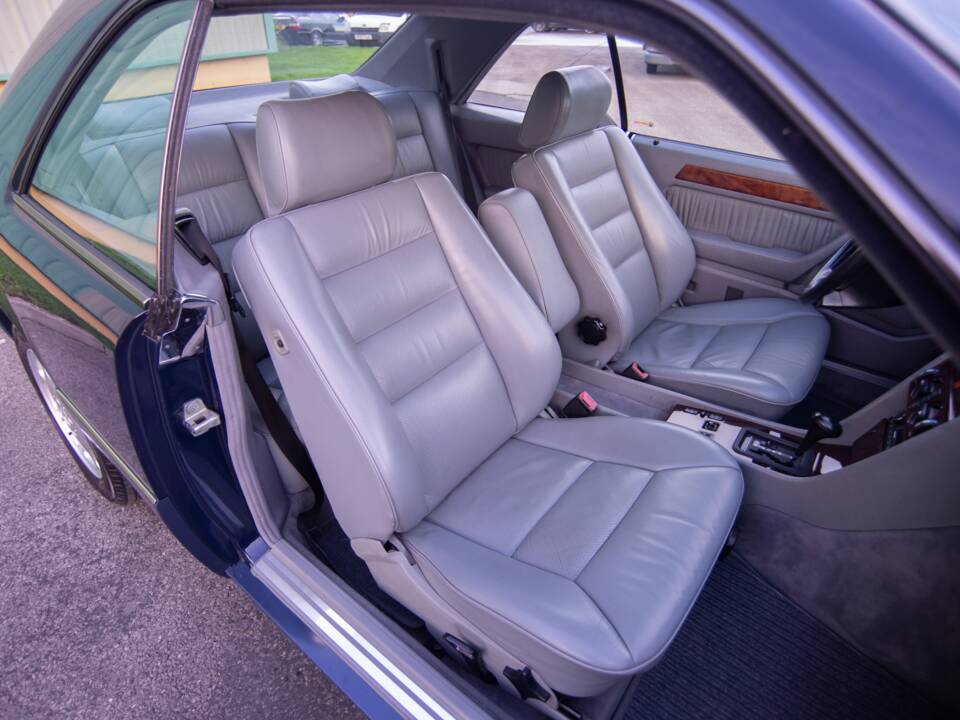 Bild 13/30 von Mercedes-Benz 300 CE (1992)