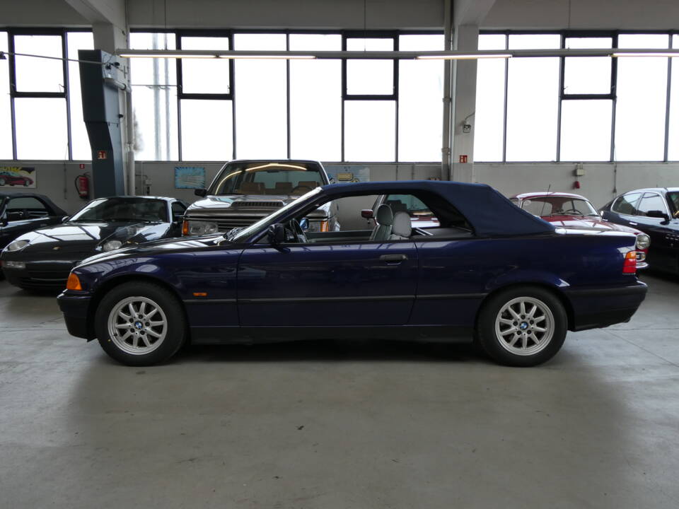 Image 15/36 of BMW 318i (1997)