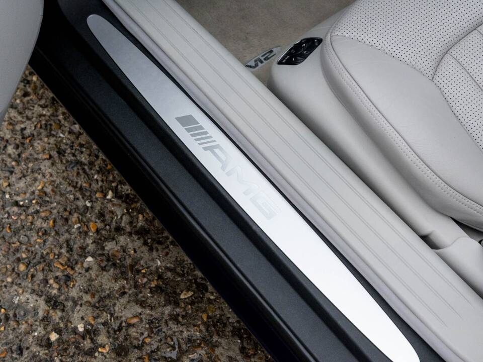 Image 23/42 of Mercedes-Benz SL 65 AMG (2006)