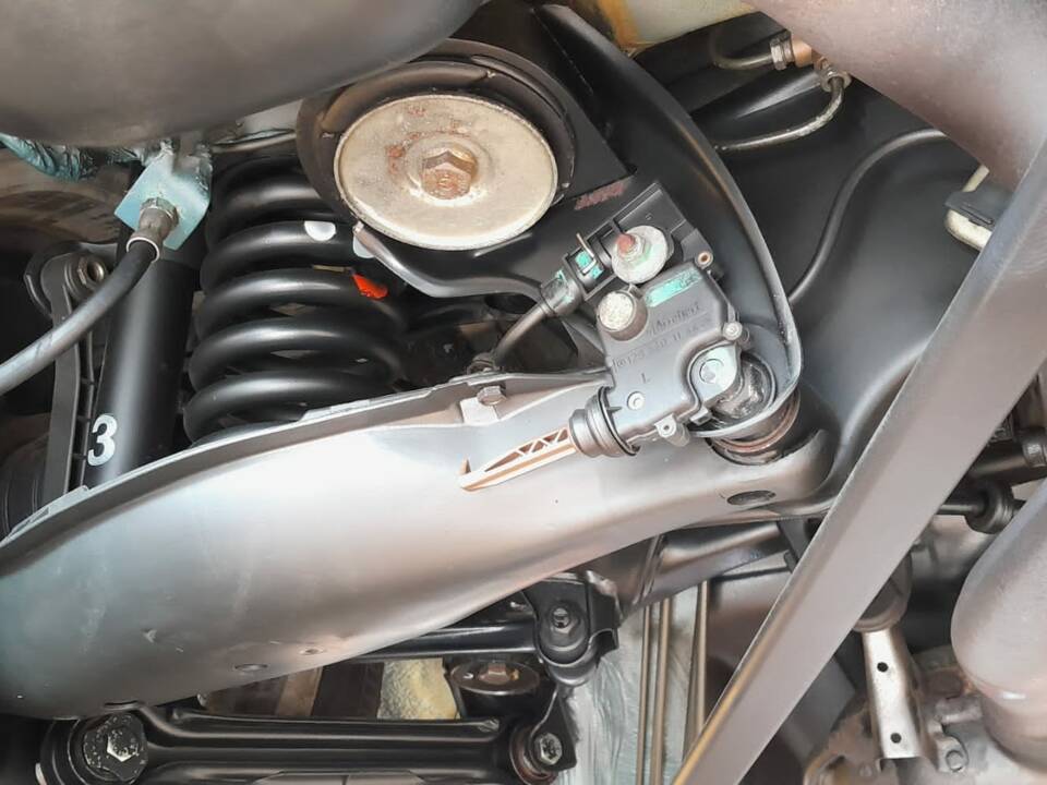 Immagine 39/52 di Mercedes-Benz 300 CE-24 (1993)