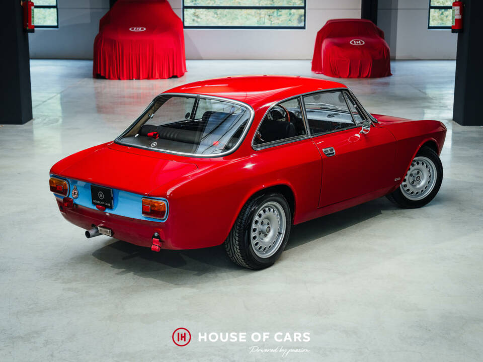 Immagine 7/25 di Alfa Romeo Giulia 1600 GT Junior (1974)