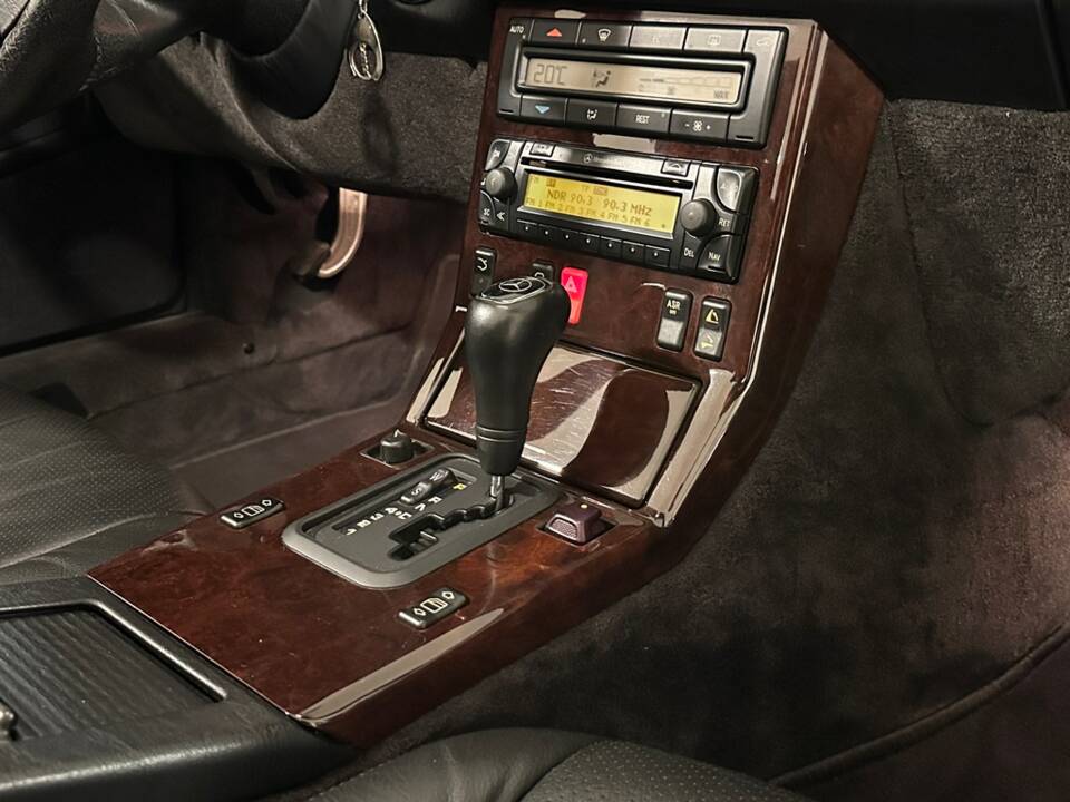 Bild 28/32 von Mercedes-Benz SL 500 (1997)