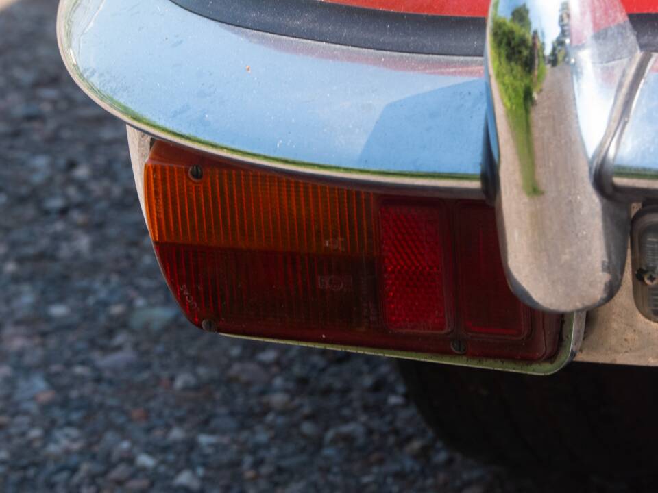 Image 34/50 de Jaguar Type E (2+2) (1969)