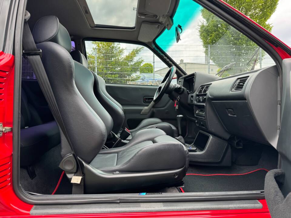 Image 32/49 of Ford Escort XR3i (1990)