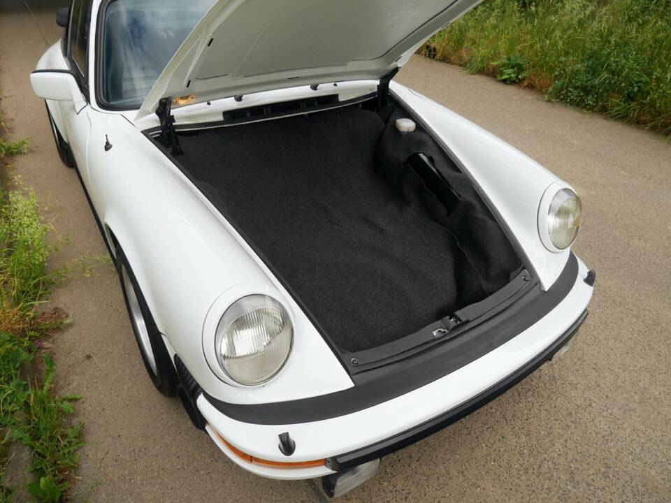 Image 20/25 of Porsche 911 Carrera 3.0 (1976)