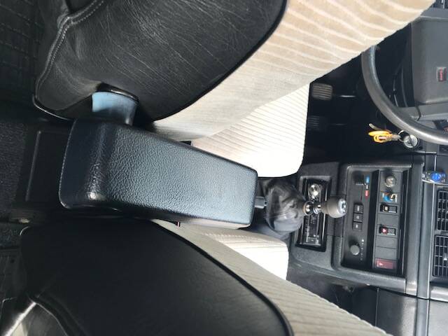 Image 27/29 of Volvo 240 Turbo (1983)