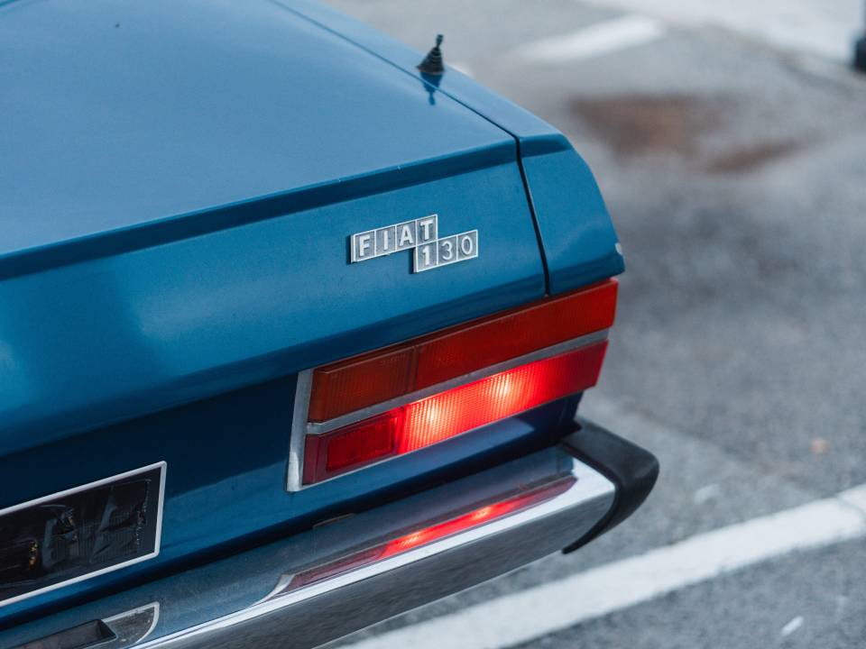 Image 9/37 of FIAT 130 Coupé (1974)