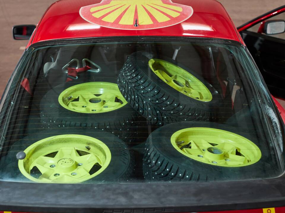 Image 18/38 of Porsche 944 (1985)
